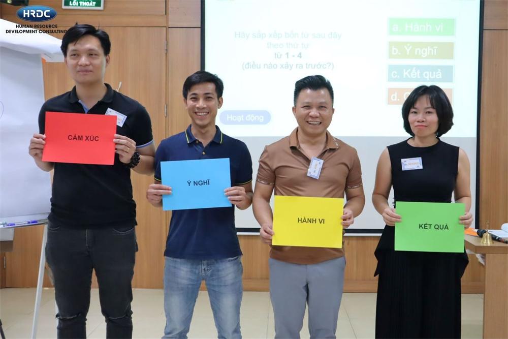Học viên trình bày kết quả bằng thẻ màu