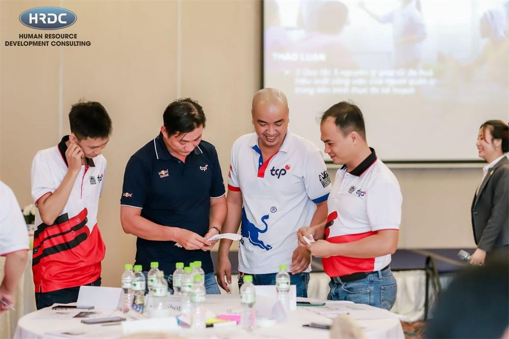 Học viên tham gia thử thách nhóm