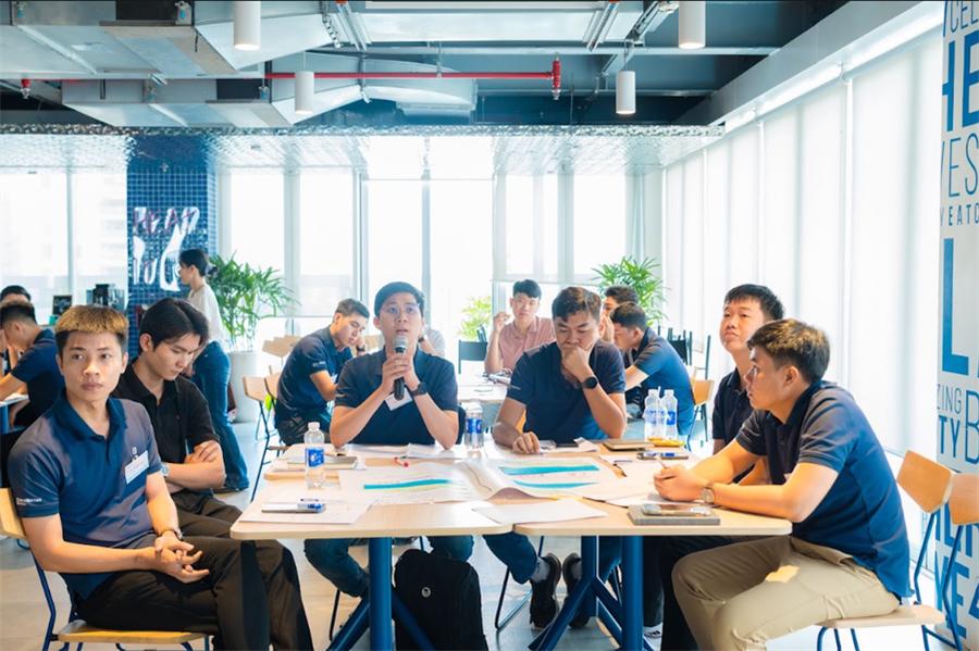 Lớp học HRDC với các bàn nhóm